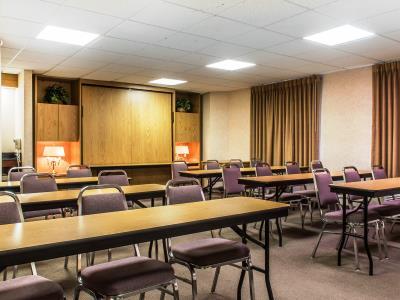 Sleep & Of Lancaster County Hotel 2*